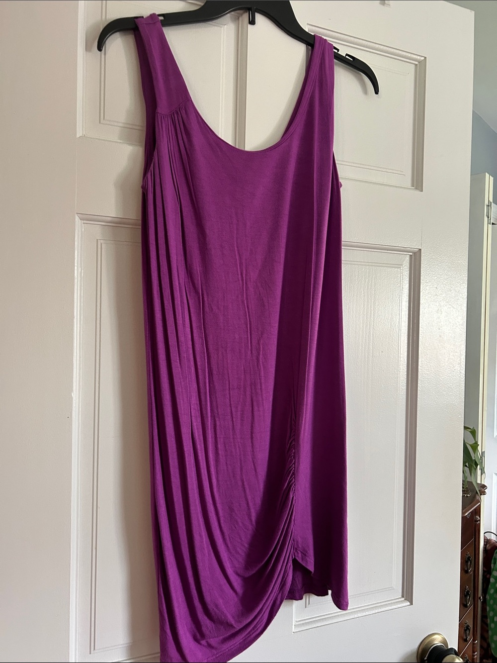 Women's Sleeveless Scoop Neck Tunic in Magenta